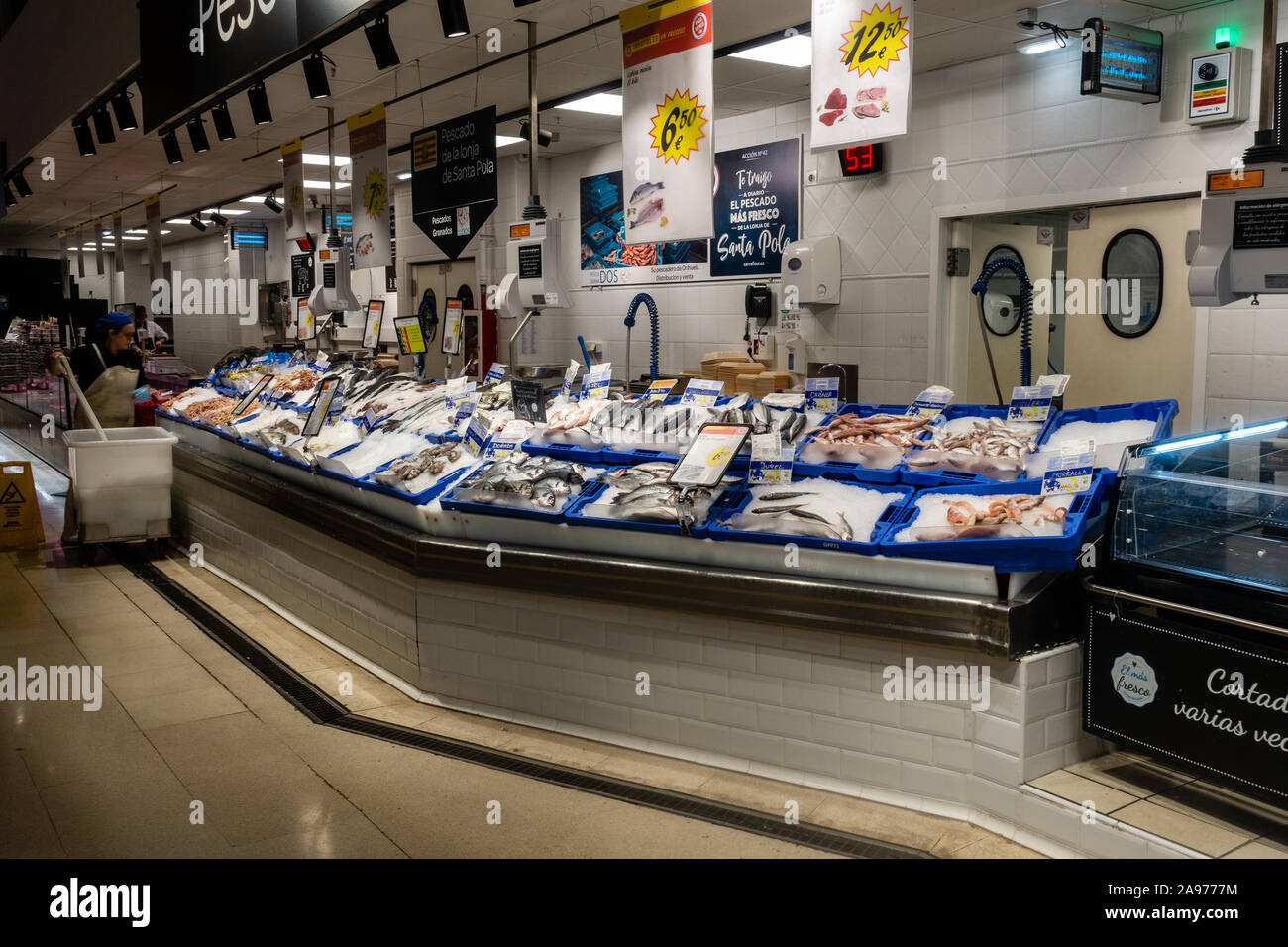 Carrefour hi-res stock photography and images - Page 5 - Alamy