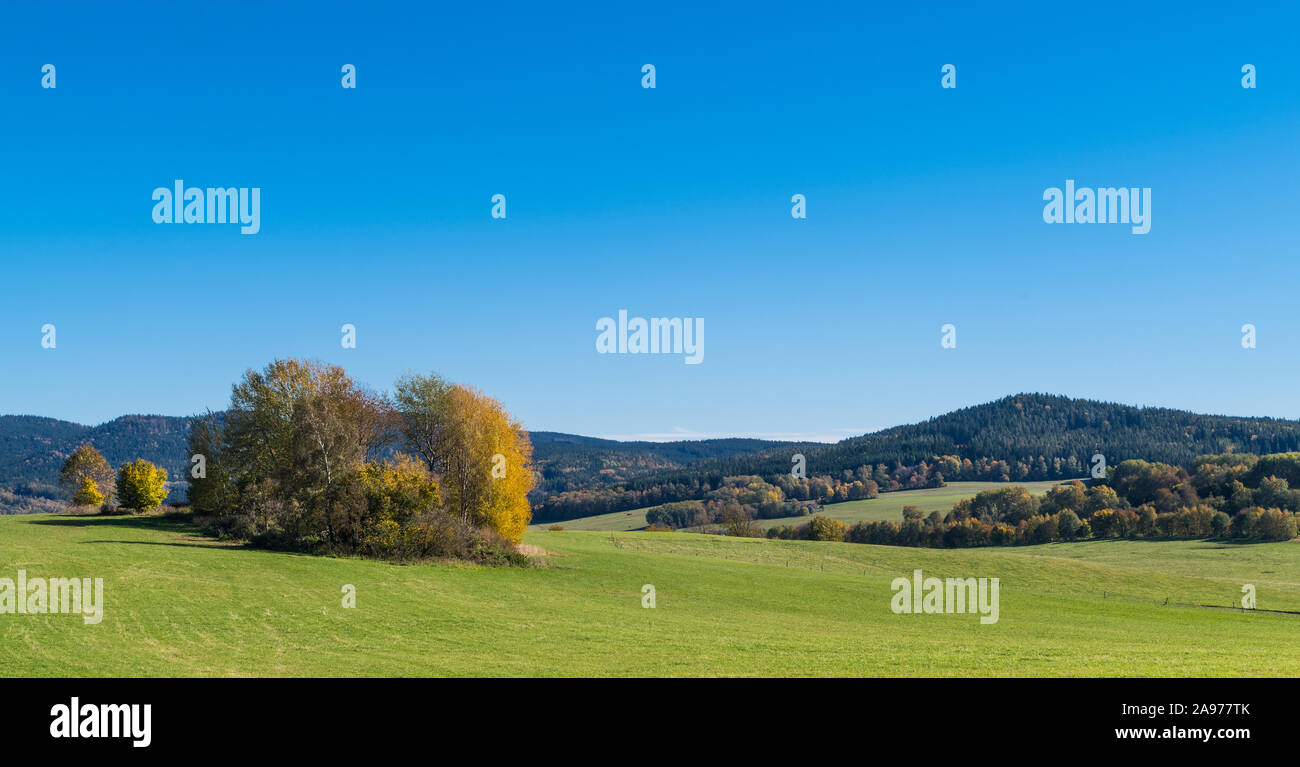Clear blue sky green grass hi-res stock photography and images - Alamy