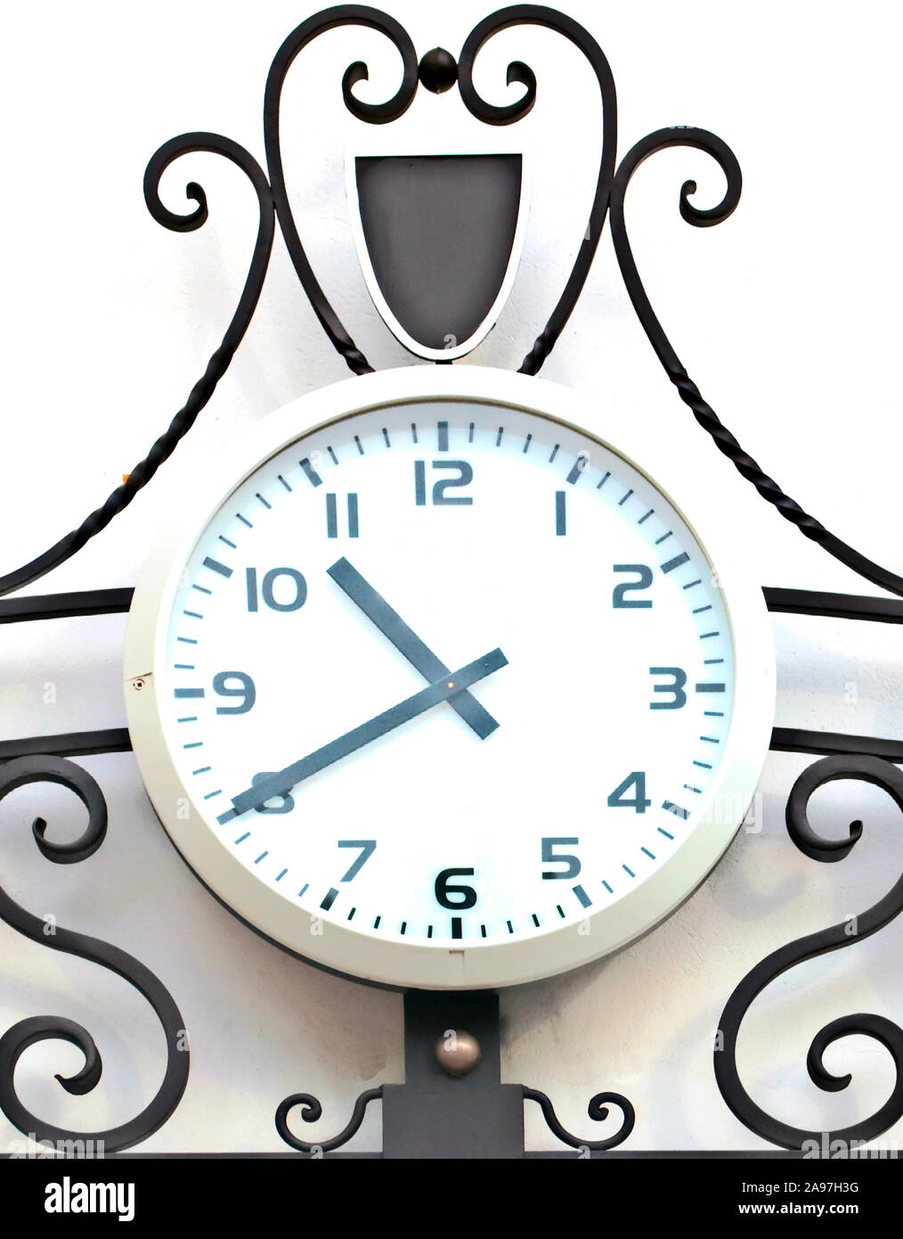 Clock marking the time in a wall around the world Stock Photo Alamy