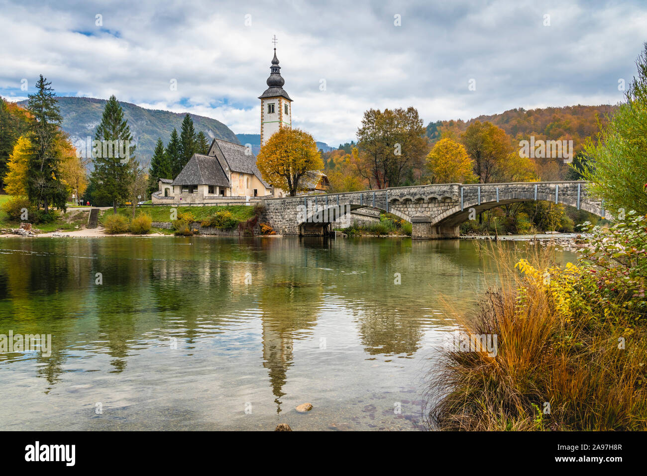 The Church of St John the Baptist reflected in Lake Bohinj, Slovenia ...