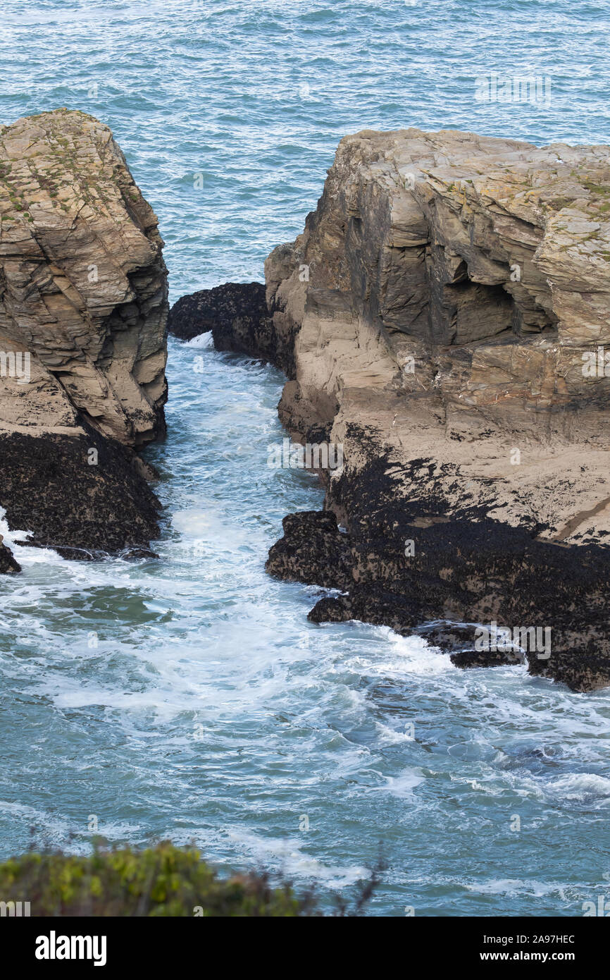 View of cliffs and rocks near Port Isaac in Cornwall Stock Photo - Alamy