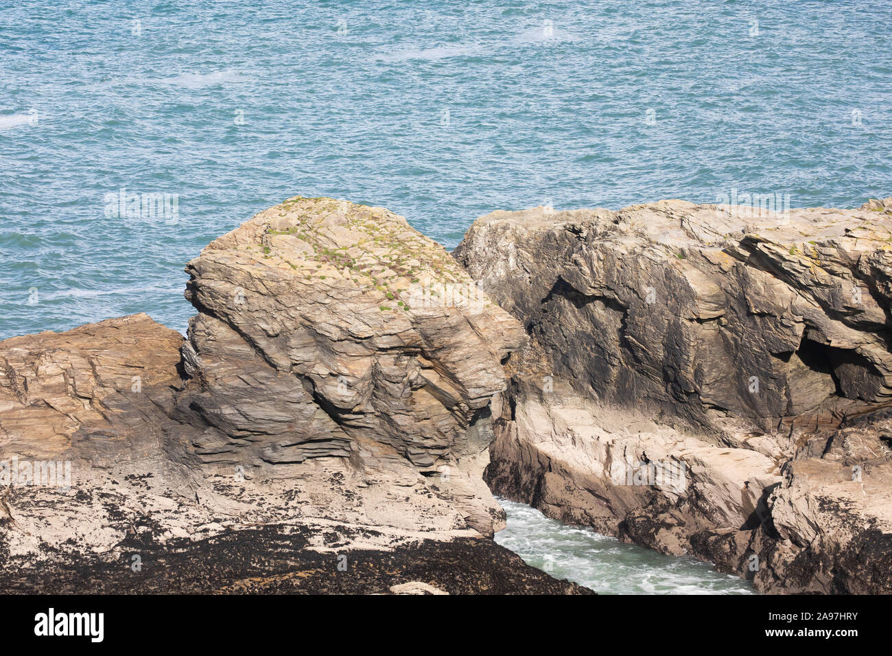 View of cliffs and rocks near Port Isaac in Cornwall Stock Photo - Alamy