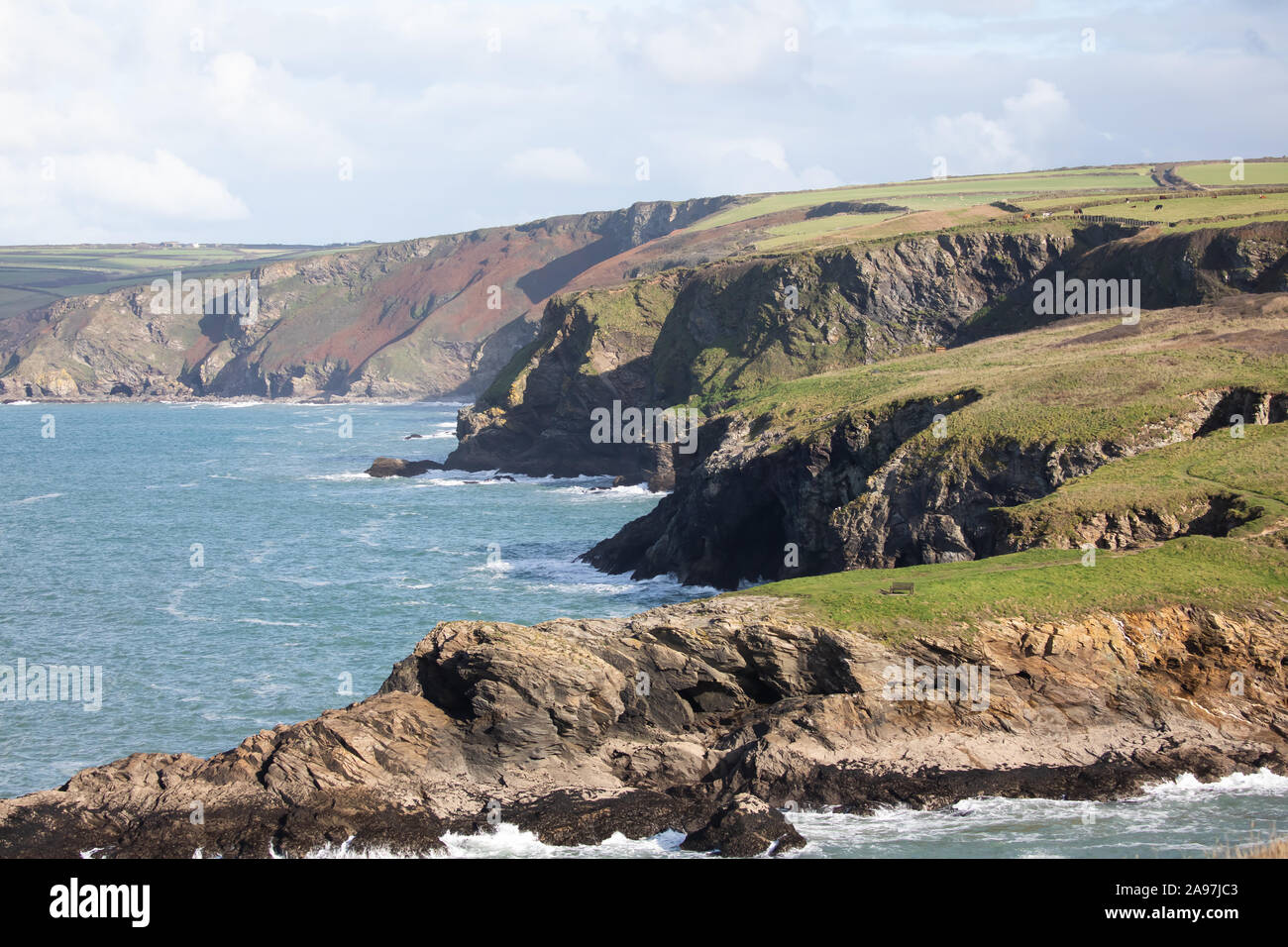 View of cliffs and rocks near Port Isaac in Cornwall Stock Photo - Alamy