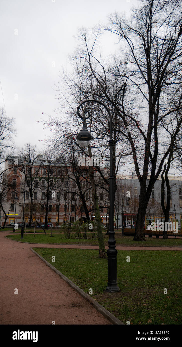 Vintage classic street lamp hi-res stock photography and images - Alamy