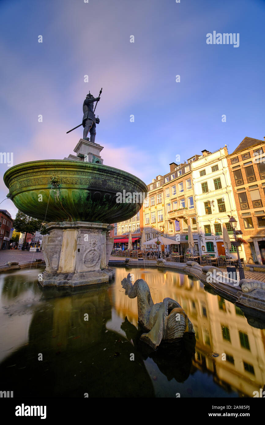 Statue of charlemagne hi-res stock photography and images - Alamy