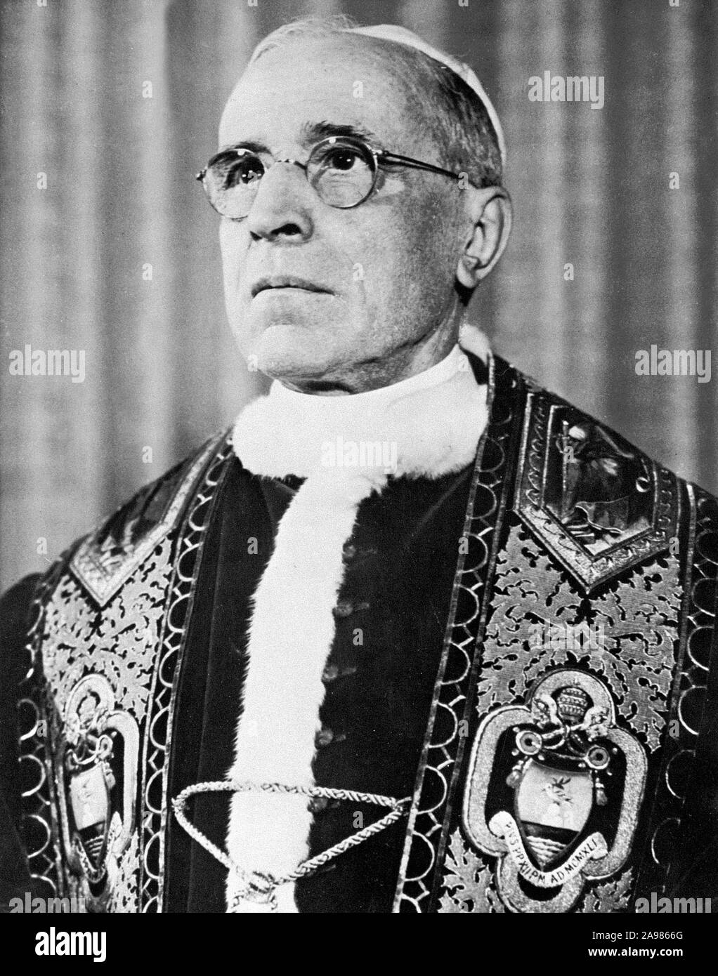 Portrait dated 11th March 1955 of Pope Pie XIIth, Eugenio Pacelli, who died 09 October 1955, aged 82, in Castel Gandolfo. Elected 258th Pope in 1939, Pie XII has been nuncio in Bavaria then in Berlin, State Secretary and main collaborator of Pope Pie XIth whom he replaced. . Portrait daté du 11 mars 1955 du pape Pie XII, Eugenio Pacelli, décédé le 09 octobre 1958 à Castel Gandolfo, à l'âge de 82 ans. Elu 258ème pape en 1939, Pie XII avait été nonce en Bavière puis à Berlin, secrétaire d'Etat et principal collaborateur de Pie XI auquel il succéda. Stock Photo