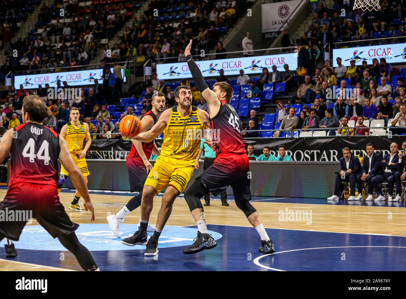 Tenerife, Italy, 13 Nov 2019, giorgi shermadini ,iberostar tenerife, on shot marcato from ivan buva ,gaziantep, during Iberostar Tenerife vs Gaziantep - Basketball Champions League - Credit: LPS/Davide Di Lalla/Alamy Live News Stock Photo