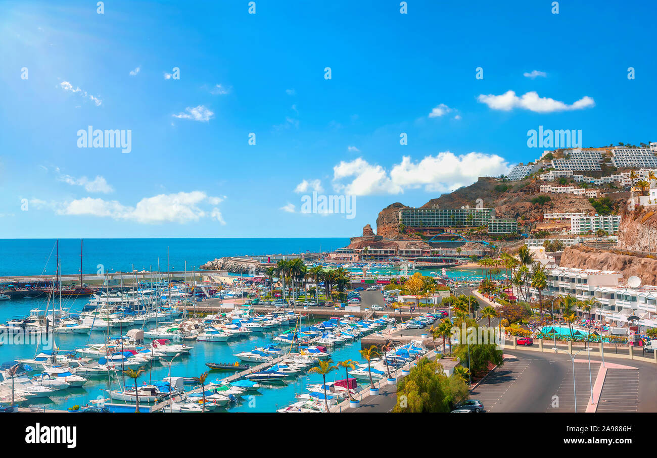 Coastline and marina in Puerto Rico resort town. Canary islands, Gran  Canaria, Spain Stock Photo - Alamy