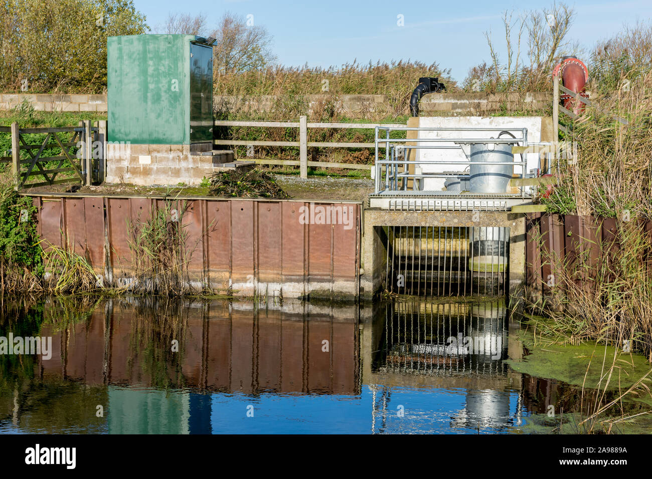 Lowland pumping station used to transfer water between the River Waveney and Carlton Marsh wetland reserve and as a flood prevention scheme Stock Photo