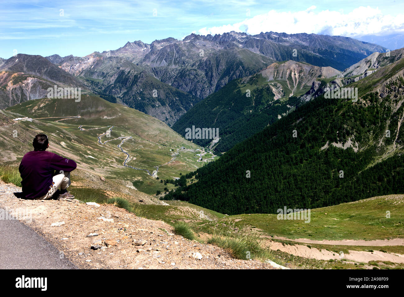 2008 TdF 16-1674 Fan overlooking mountains Col de la Bonette-Restefond France Stock Photo