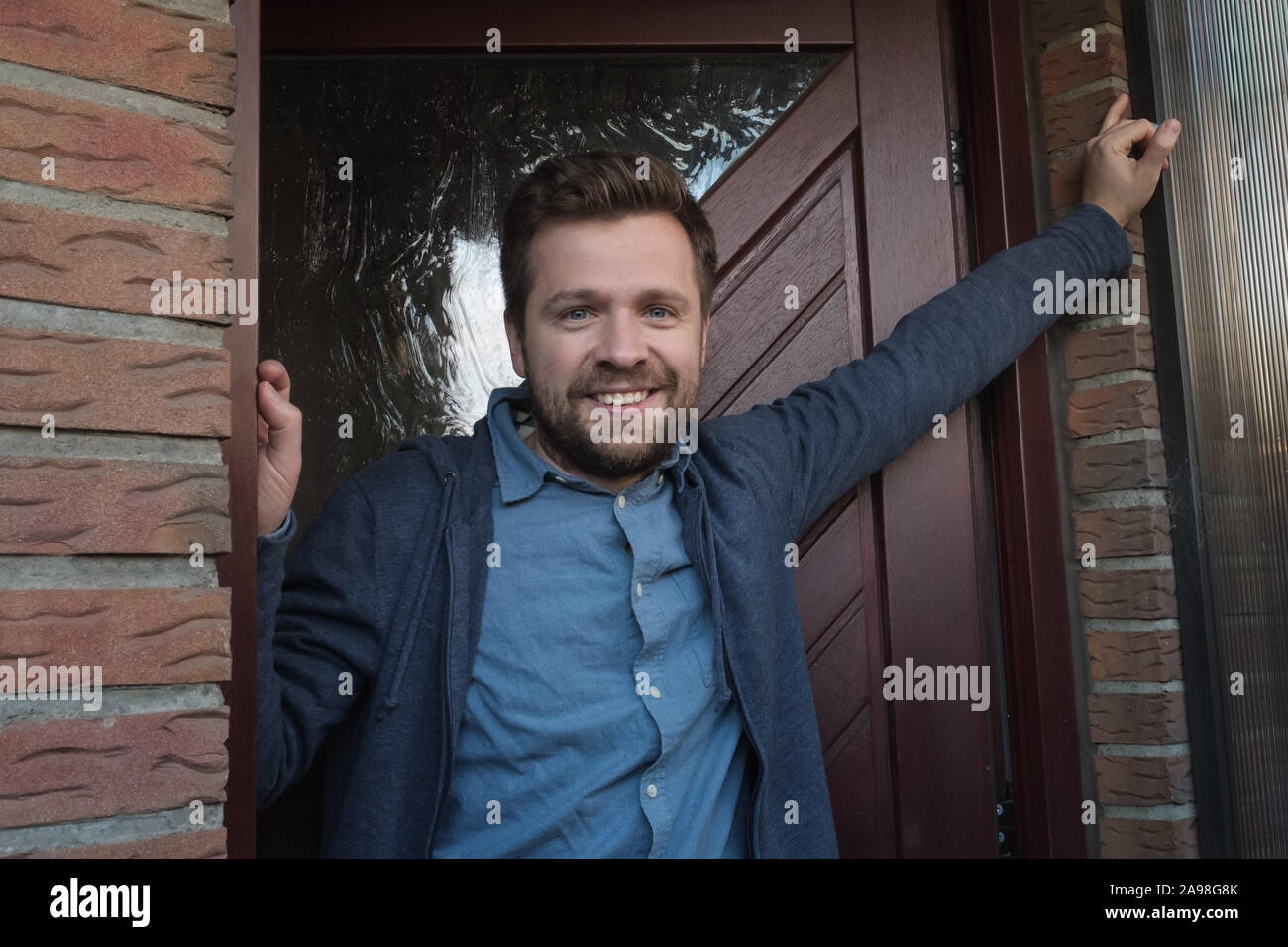 Greeting somebody at the door hi-res stock photography and images - Alamy