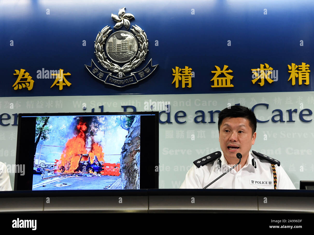 Hong Kong, China. 13th Nov, 2019. Chief Superintendent of Police Public Relations Branch Tse Chun-chung shows an evidence image of arson by rioters at a press conference in Hong Kong, south China, Nov. 13, 2019. Universities in Hong Kong are by no means a lawless frontier, and the police are legally responsible for taking actions against any law-breaking activities, Tse Chun-chung said. Credit: Zhu Xiang/Xinhua/Alamy Live News Stock Photo