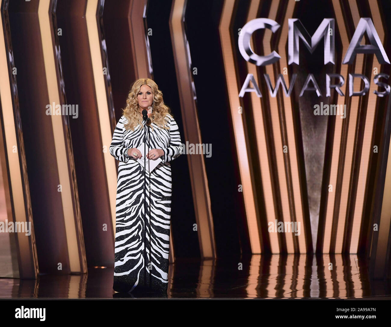 Trisha yearwood cma hi-res stock photography and images - Alamy