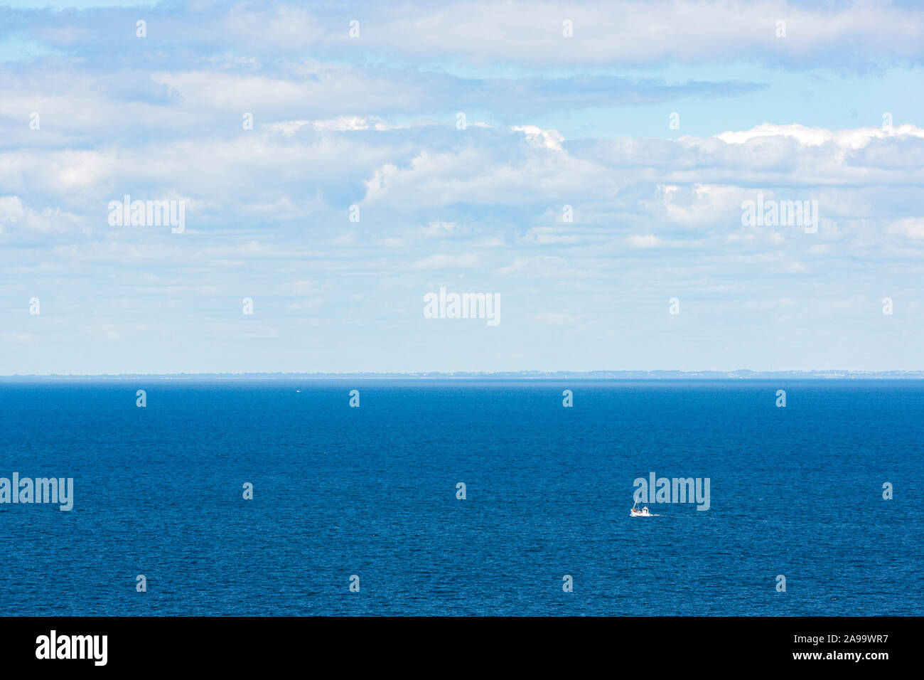 Hammershus, Bornholm, Daenemark, Meer, blau, Schiff, Horizont, Schweden Stock Photo