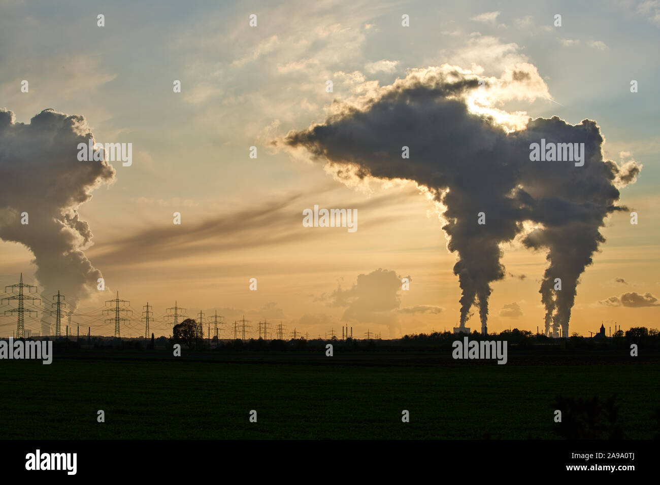 Power stations, Cologne November 8, 2019. The smoking chimneys of the brown coal Power stations RWE Power AG Kraftwerk Frimmersdorf, Neurath and Niede Stock Photo