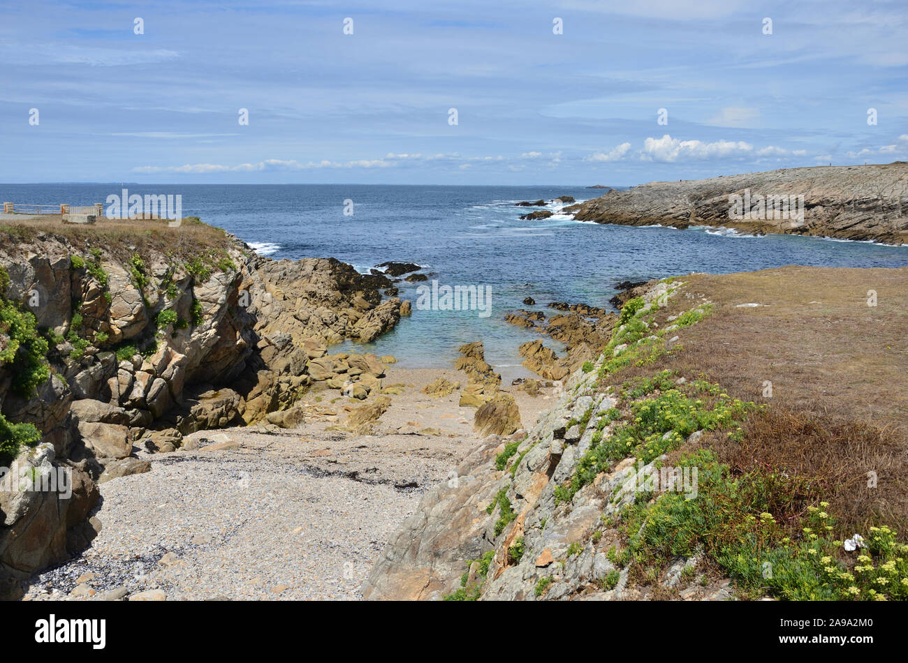 Rocky coast of the Côte Sauvage in the Quiberon peninsula, Brittany Stock Photo