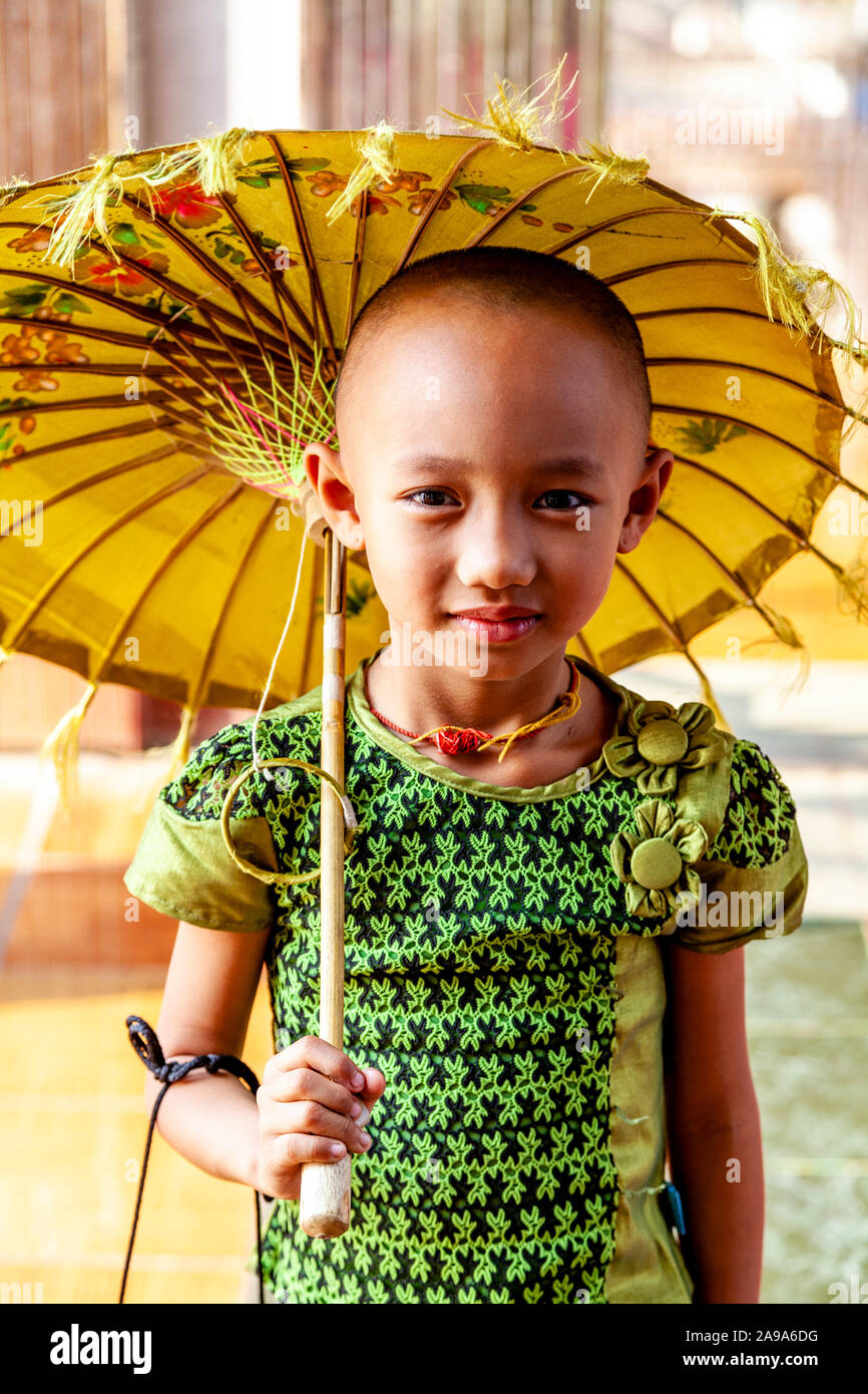 A Burmese Girl With Parasol, Su Taung Pyae Pagoda, Mandalay Hill, Mandalay, Myanmar. Stock Photo