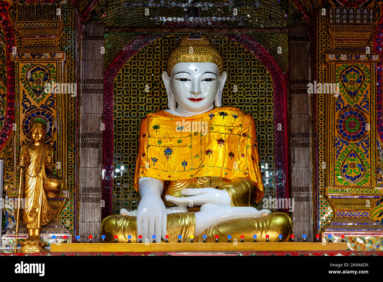 A Seated Buddha Statue, Su Taung Pyae Pagoda, Mandalay Hill, Mandalay, Myanmar. Stock Photo