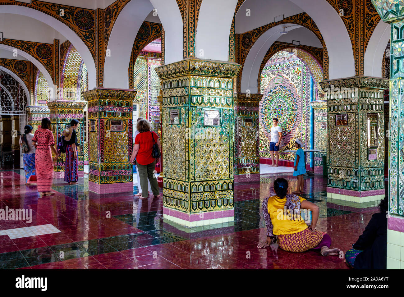 Su Taung Pyae Pagoda, Mandalay Hill, Mandalay, Myanmar. Stock Photo