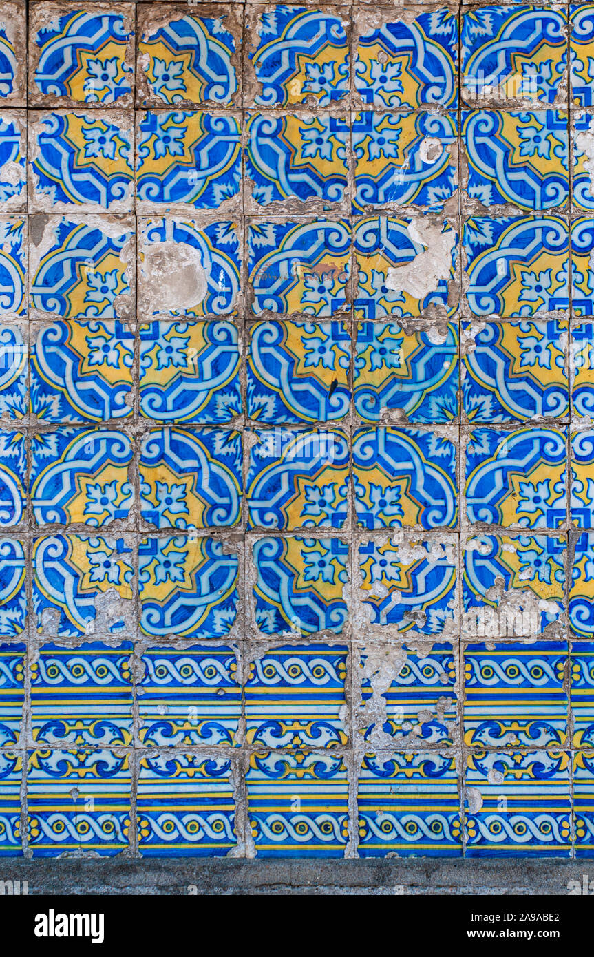 Traditional portuguese tiles hires stock photography and images Alamy