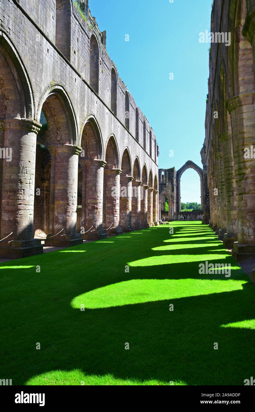 Fountains Abbey, the Nave, Nidderdale, North Yorkshire Stock Photo Alamy