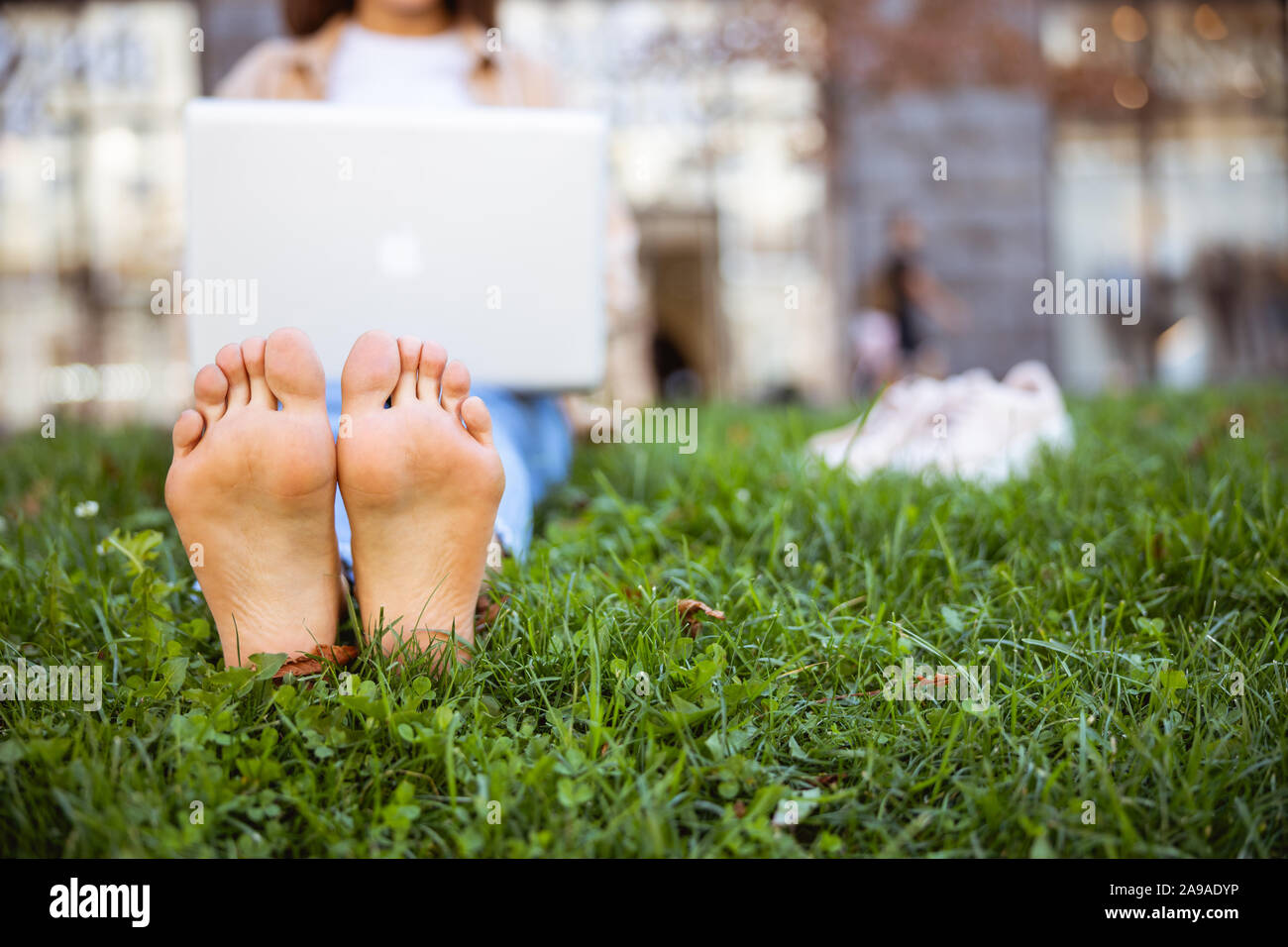 Walking barefoot grass close up hi-res stock photography and images - Alamy
