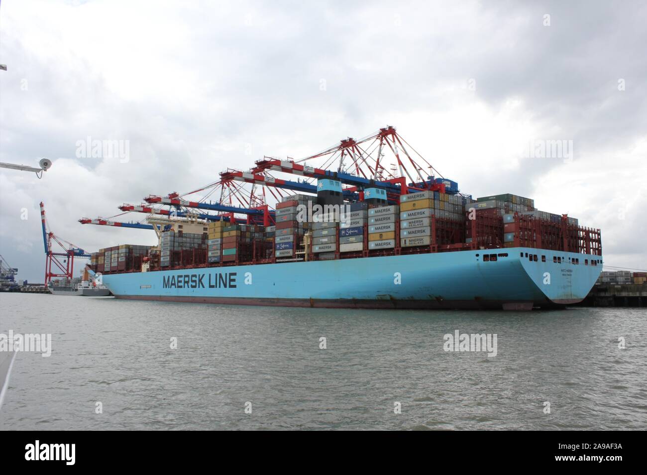 Containership MATZ MAERSK moored at Jade-Weser-Port, Wilhelmshaven Stock Photo