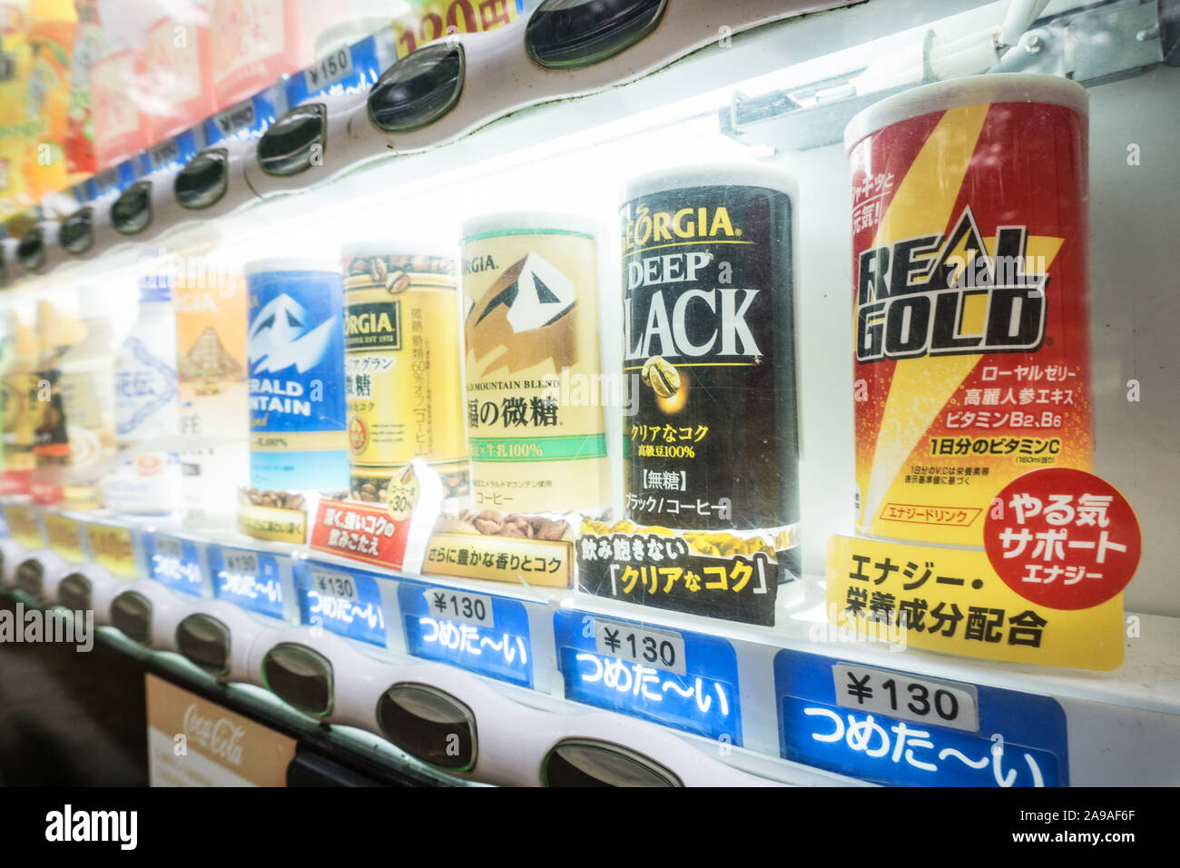 Drinks in a Japanese vending machine Stock Photo Alamy