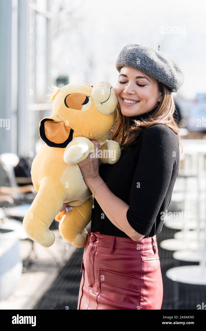 Munich, Germany. 14th Nov, 2019. Mandy Capristo, singer, is standing on the roof terrace at a photo shoot for the tour 'Disney in Concert - Dreams Come True' at the Hotel Bayerischer Hof, holding the stuffed animal Lion Simba, a character from the Disney film The Lion King, in her hand. Credit: Matthias Balk/dpa/Alamy Live News Stock Photo