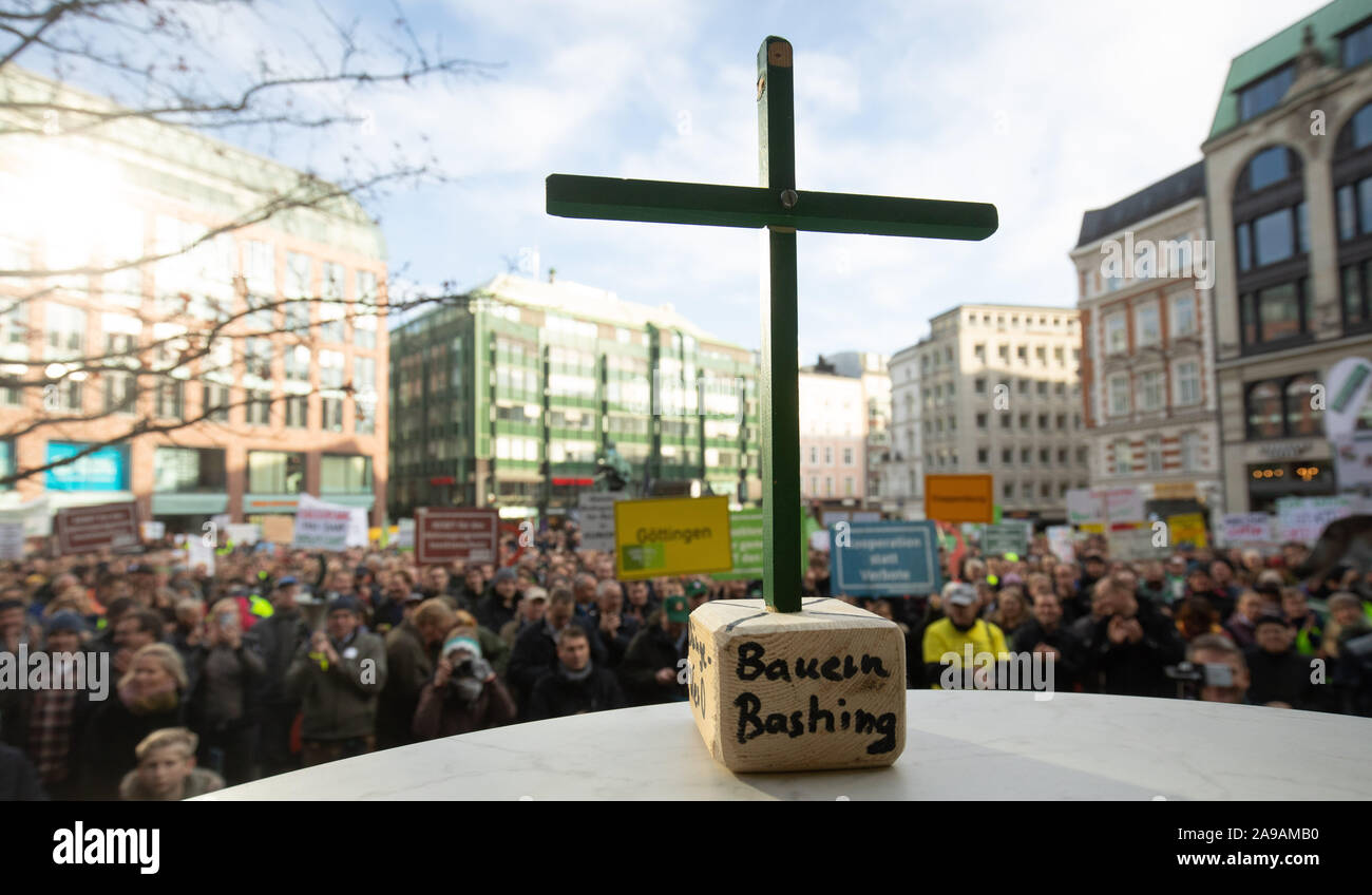 Hamburg, Germany. 14th Nov, 2019. A small cross with the inscription 'Bauern Bashing' stands on the speaker's podium during a demonstration at the gas market. Thousands of farmers demonstrate on the sidelines of the Conference of Environment Ministers in Hamburg against environmental requirements for agriculture. These include the protection of groundwater and the use of pesticides such as glyphosate. Credit: Christian Charisius/dpa/Alamy Live News Stock Photo