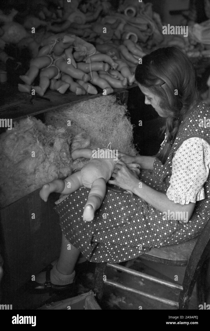 Photo from the production at a doll factory in Waltershausen, Germany