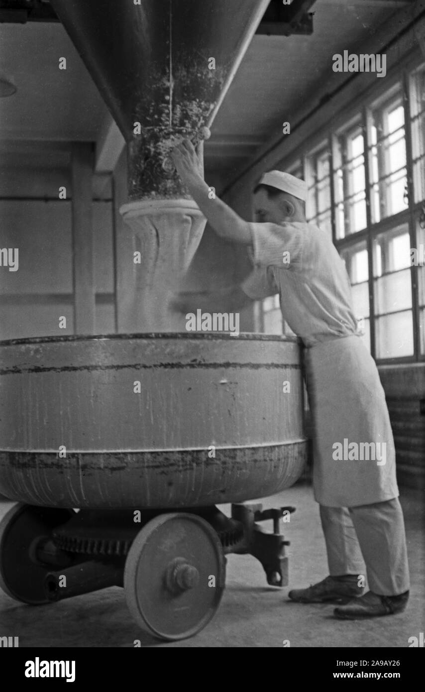 Bakers at their daily business at Schlueterbrot bakeries in Berlin, Germany 1930s. Stock Photo