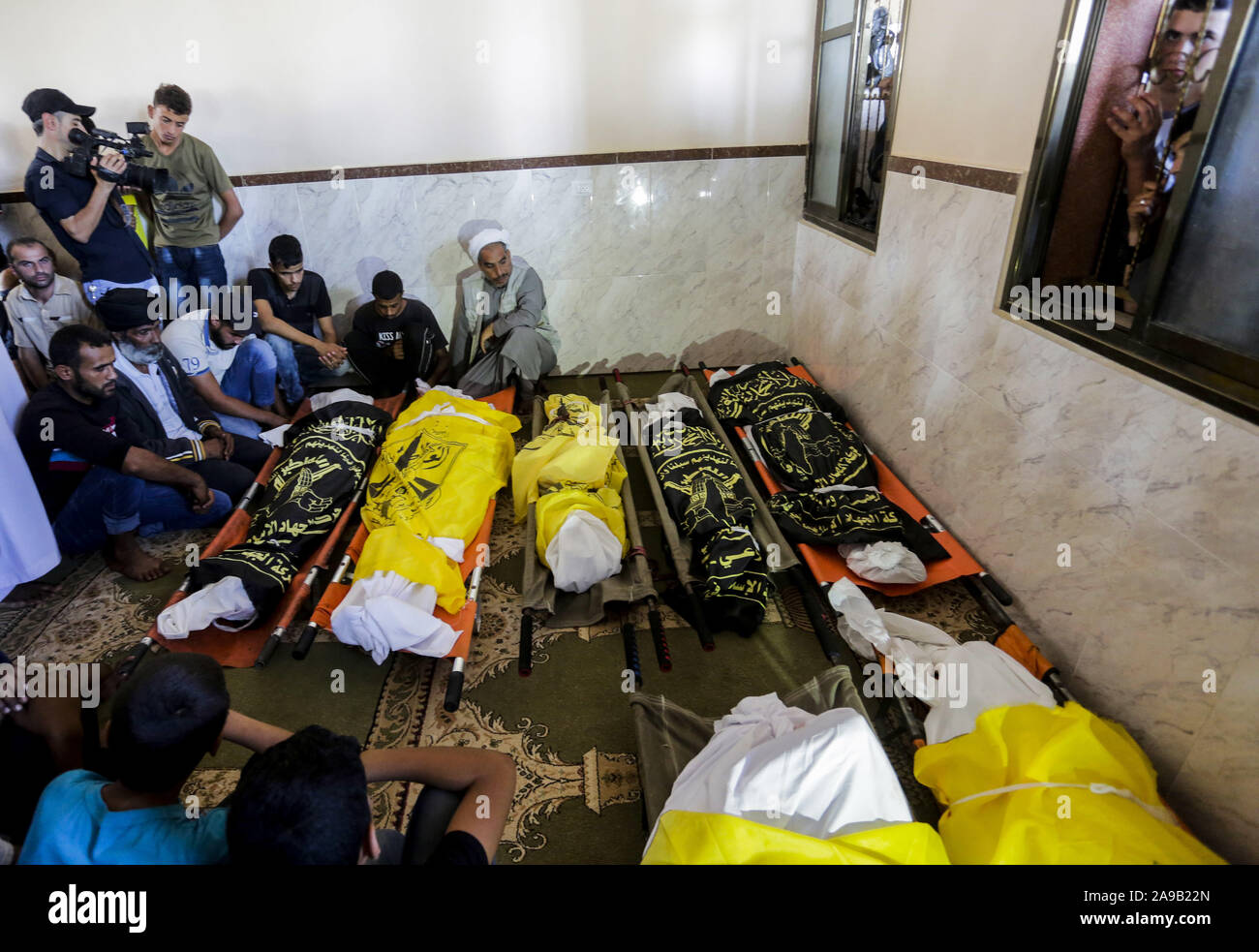 November 14, 2019, Gaza City, The Gaza Strip, Palestine: Palestinian mourners carry out the bodies of Rasmi Abu Malhous and seven members of his family who were killed in overnight Israeli missile strikes that targeted their house, during their funeral at a mosque in Deir al-Balah, central Gaza Strip, Thursday, Nov. 14, 2019. (Credit Image: © Mahmoud Issa/Quds Net News via ZUMA Wire) Stock Photo