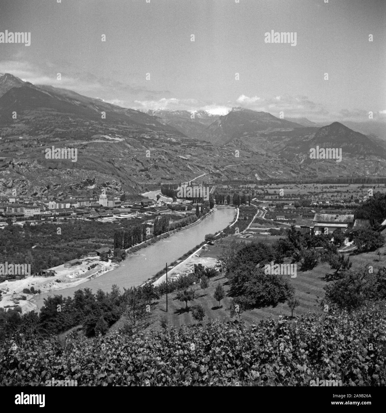 Scenic swiss mountain view Black and White Stock Photos & Images - Alamy