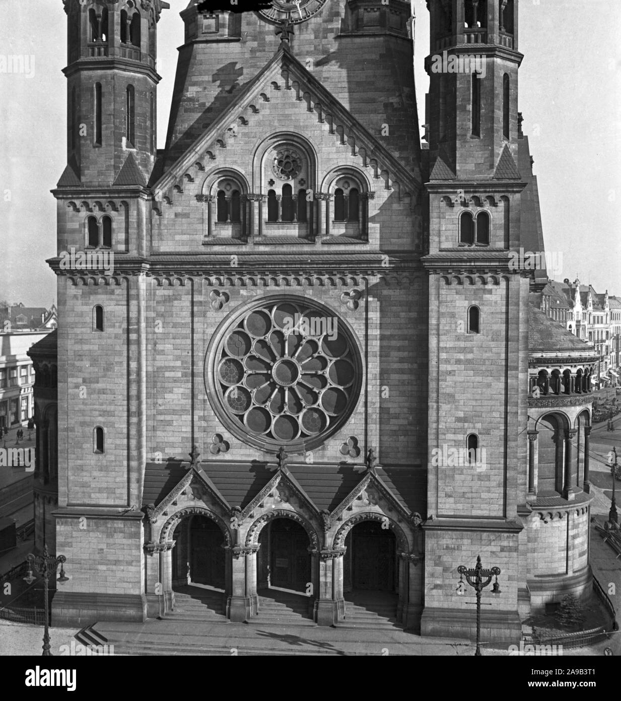 Taking a walk through the capital of the III. Reich, Berlin, here at the Kaiser Wilhelm Memorial Church, 1940s. Stock Photo