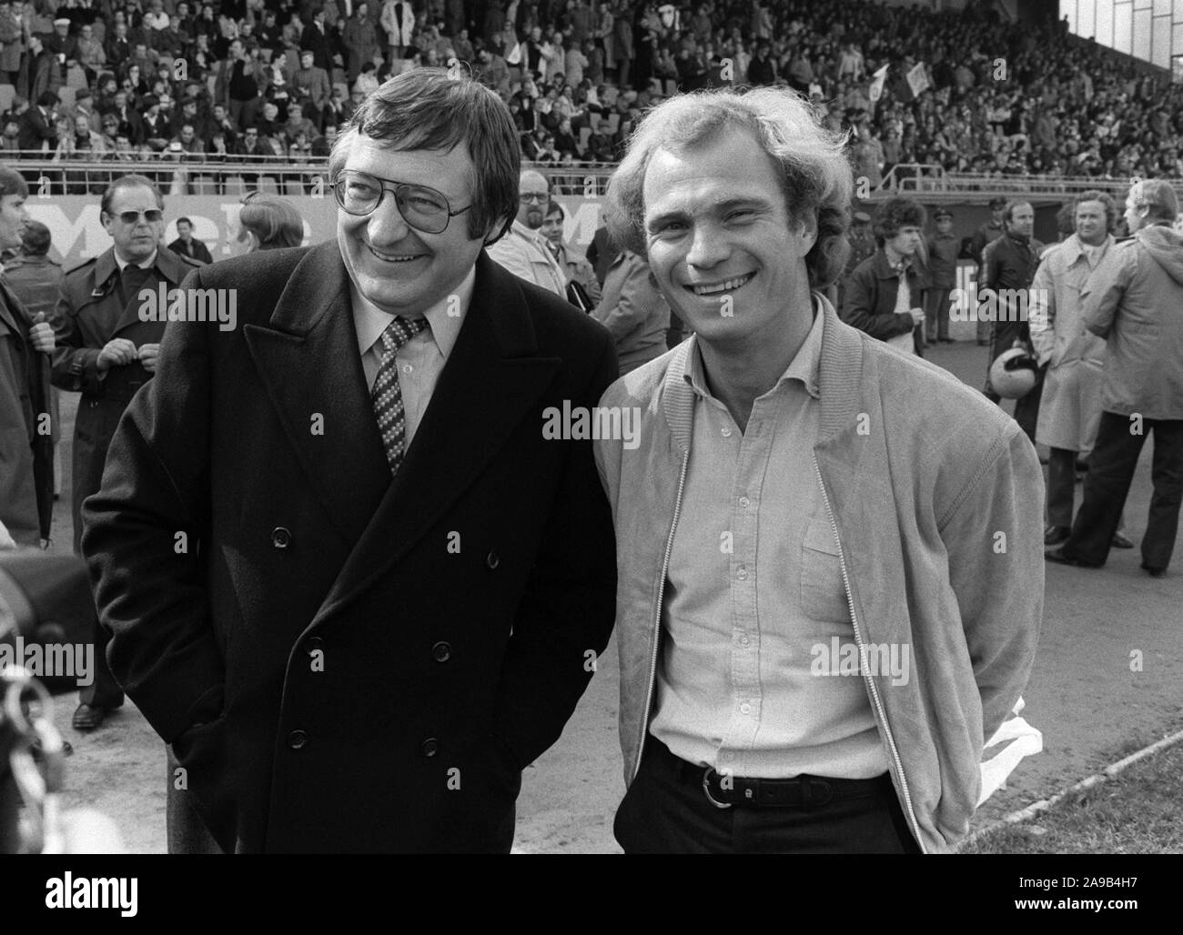 Darmstadt, Deutschland. 14th Nov, 2019. The withdrawal of Uli Hoeness as president of FC Bayern Munich. Archive photo; President Willi O. HOFFMANN (l.) And Manager Uli HOENESS, FC Bayern Munich (on his third working day as manager of the FCB); Half figure, in a good mood, good mood, happy, cheerfulness; Bundesliga, season 78/79, Darmstadt 98 - FC Bayern Munich 1: 3, on 03.05.1979 in Darmstadt; | usage worldwide Credit: dpa/Alamy Live News Stock Photo
