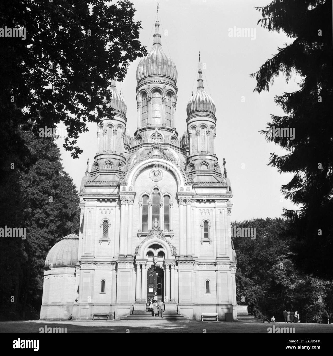 Russian orthodox church at the Neroberg hill in the North of Wiesbaden, Germany 1950s. Stock Photo