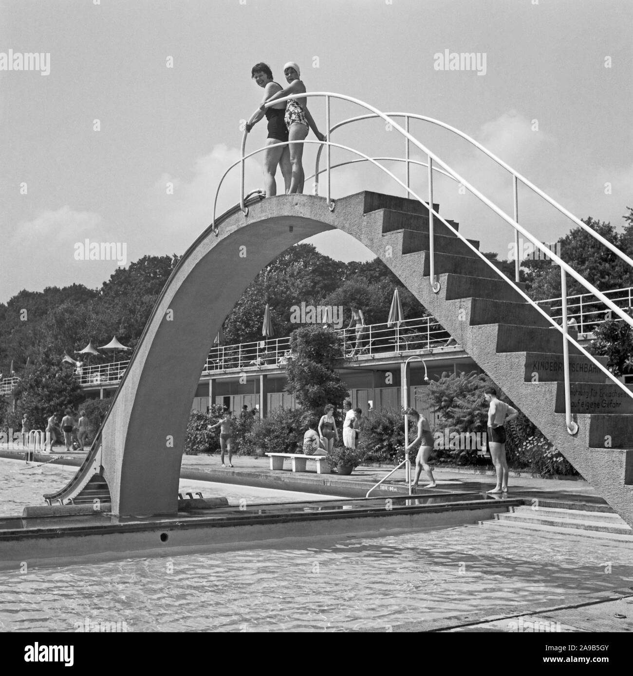 Afternoon relaxing at Neroberg hill in the North of Wiesbaden, Germany 1950s. Stock Photo