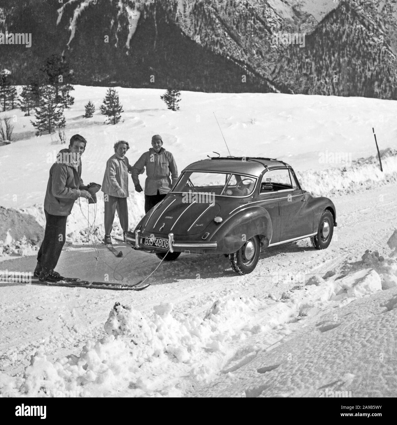 Going to a ski vacation with a DKW 1000 car, Germany 1957 Stock Photo