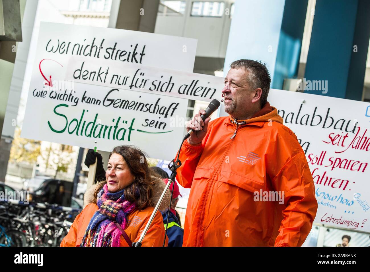 Munich, Bavaria, Germany. 14th Nov, 2019. Michael Busch of the Bavarian Journalist Union (BJV). Demanding a raise of 7, 8% over 33 months, along with increases of payments, licenses, and other payouts, the Bavarian Journalist Union (Bayerischer Journalisten Verband) called for another 48-hour strike against the Bayerischer Rundfunk media house in Munich. The strike encompasses journalists, redaction/editorial staff, and those in related roles with at least 350 in attendance at the Munich location. Credit: ZUMA Press, Inc./Alamy Live News Stock Photo