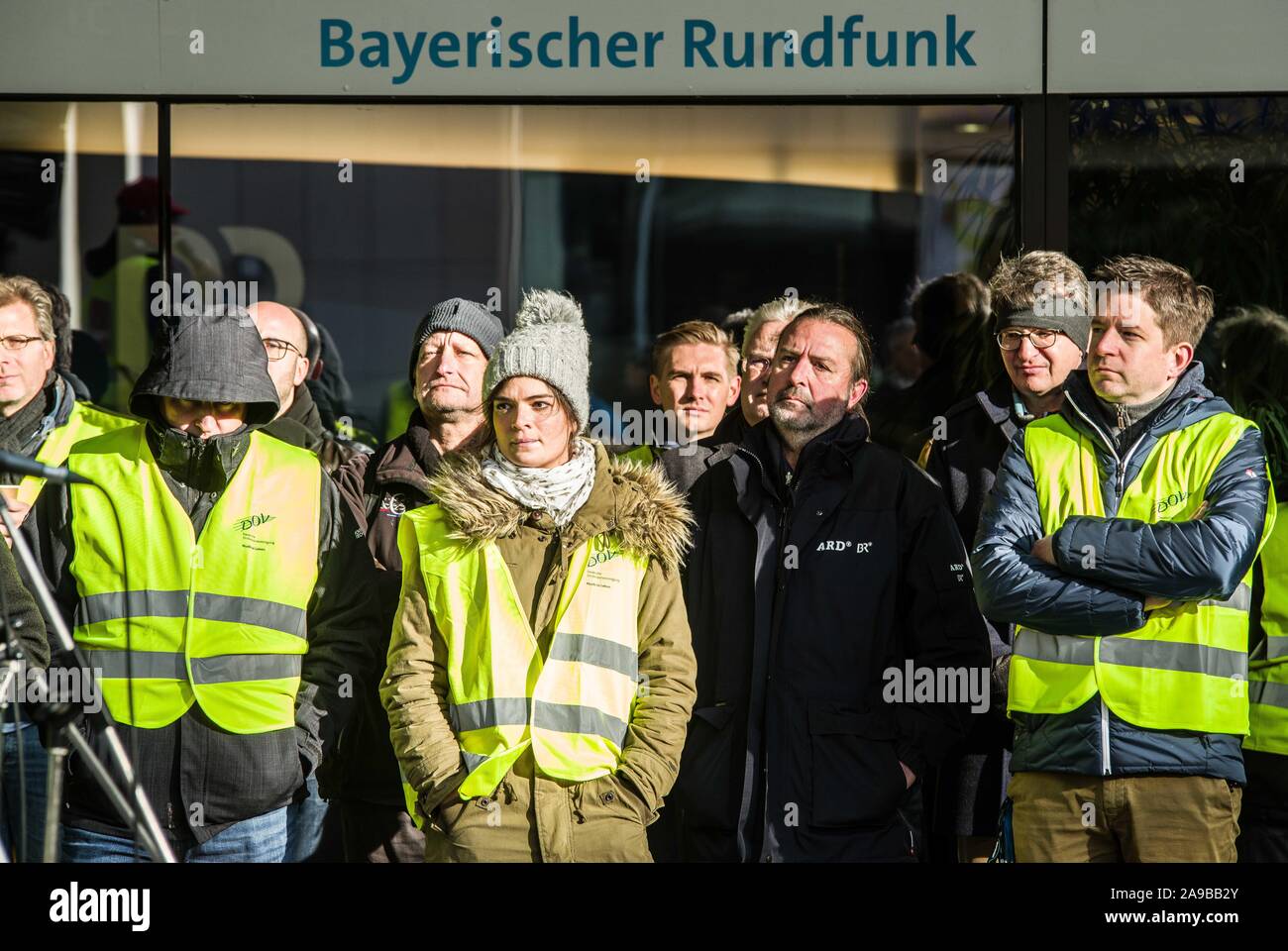 Munich, Bavaria, Germany. 14th Nov, 2019. Demanding a raise of 7, 8% over 33 months, along with increases of payments, licenses, and other payouts, the Bavarian Journalist Union (Bayerischer Journalisten Verband) called for another 48-hour strike against the Bayerischer Rundfunk media house in Munich. The strike encompasses journalists, redaction/editorial staff, and those in related roles with at least 350 in attendance at the Munich location. Credit: ZUMA Press, Inc./Alamy Live News Stock Photo