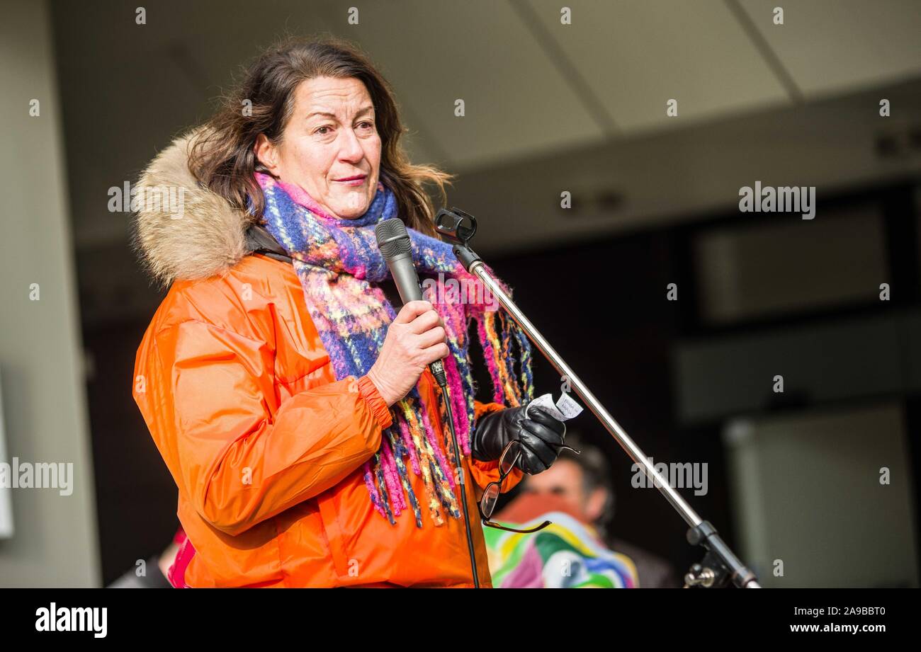 Munich, Bavaria, Germany. 14th Nov, 2019. ANDREA ROTH of the Bayerischer Journalisten Verband (Bavarian Journalist Union). Demanding a raise of 7, 8% over 33 months, along with increases of payments, licenses, and other payouts, the Bavarian Journalist Union (Bayerischer Journalisten Verband) called for another 48-hour strike against the Bayerischer Rundfunk media house in Munich. The strike encompasses journalists, redaction/editorial staff, and those in related roles with at least 350 in attendance at the Munich location. Credit: ZUMA Press, Inc./Alamy Live News Stock Photo