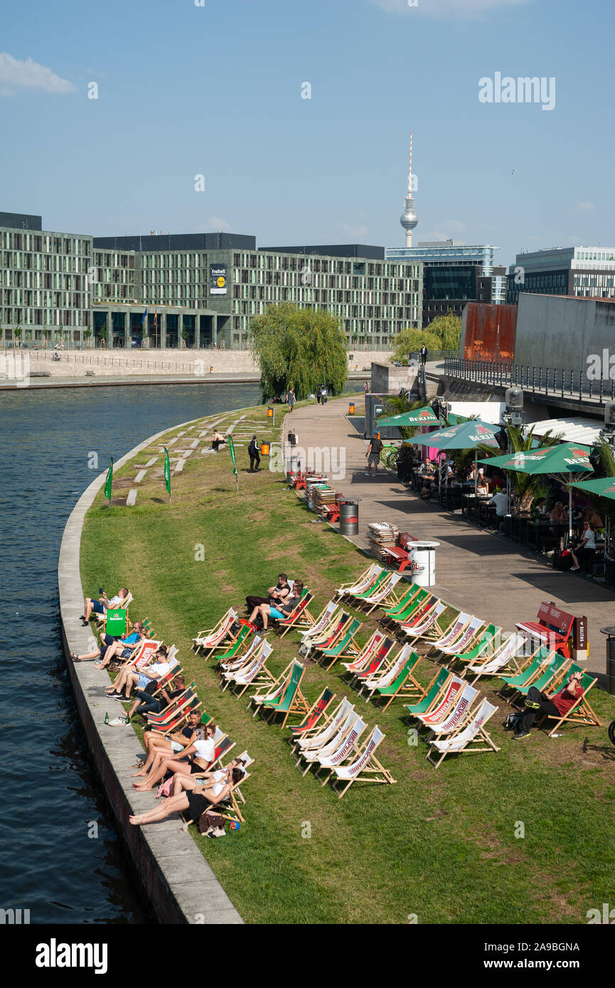 12.06.2019, Berlin, , Germany - Strandbar Capital Beach at the Ludwig-Erhard-Ufer along the river Spree in the government quarter in Mitte. In the dis Stock Photo