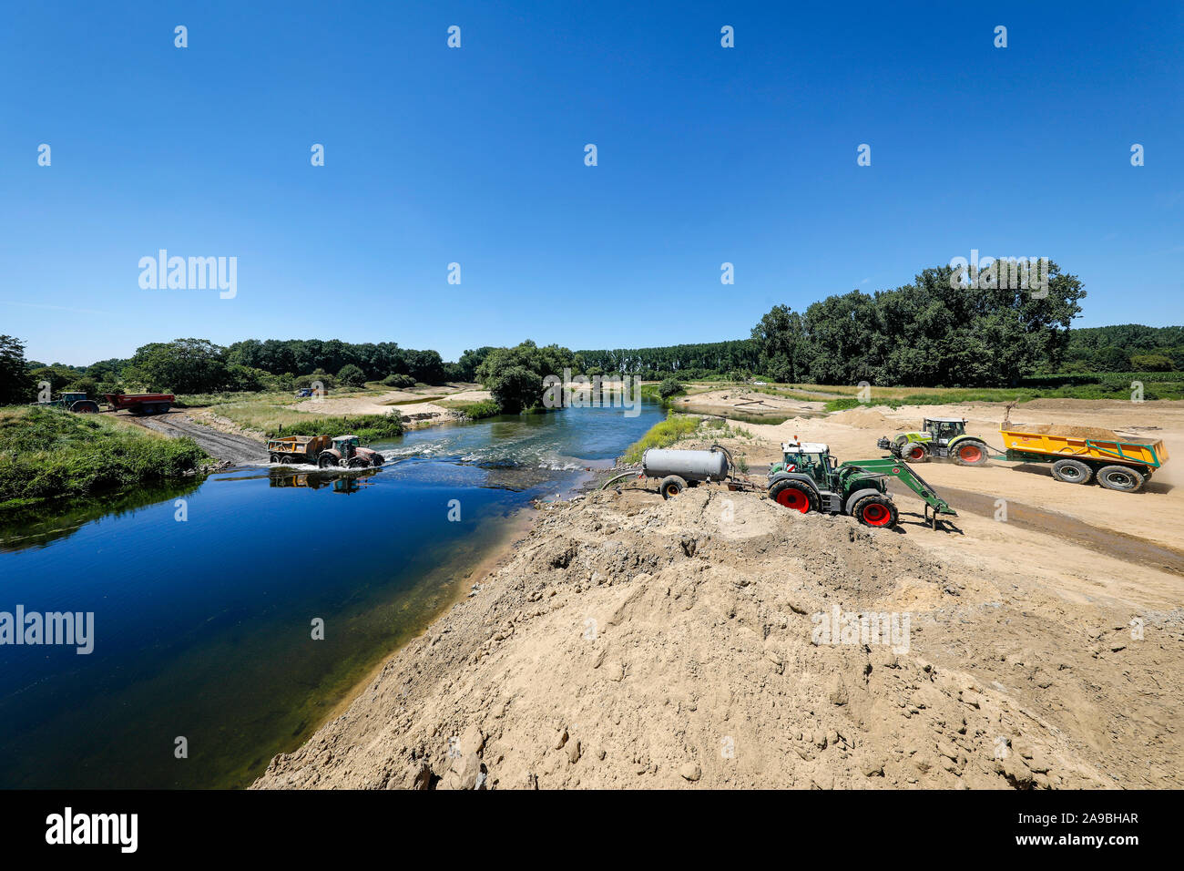 03.07.2018, Olfen, North Rhine-Westphalia, Germany - Lippe, river and floodplain development of the Lippe at Haus Vogelsang, here a near-natural river Stock Photo