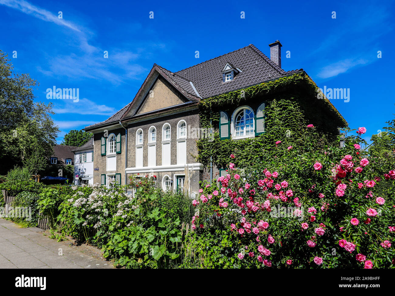 02.06.2019, Essen, North Rhine-Westphalia, Germany - Margarethenhoehe housing estate, the first German garden city, the 115-hectare housing estate adm Stock Photo