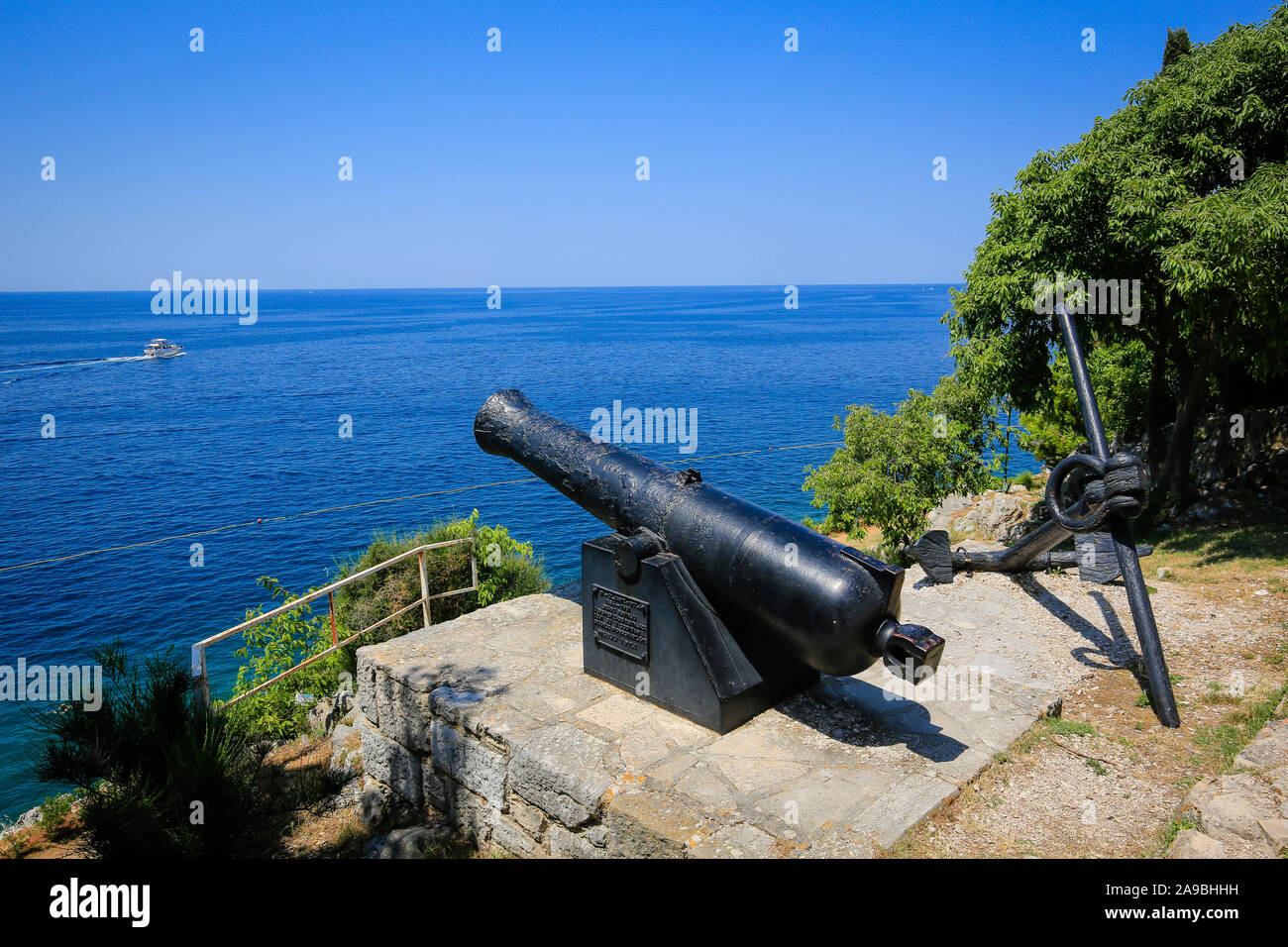 28.06.2019, Rovinj, Istria, Croatia - Historical cannon of the medieval fortification of the port of Rovinj. 00X190628D021CAROEX.JPG [MODEL RELEASE: N Stock Photo