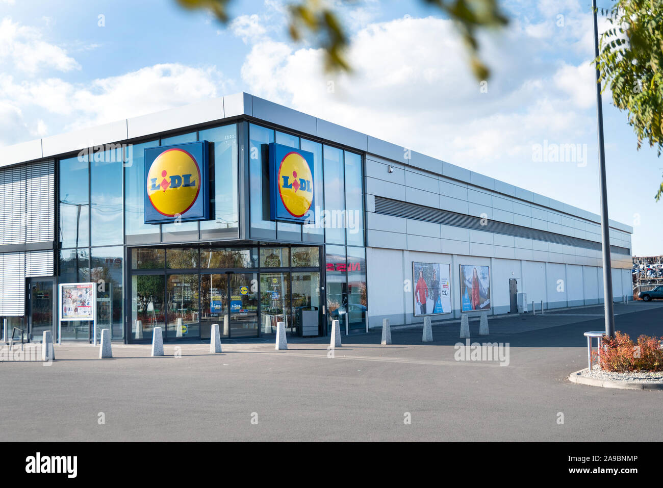 Wroclaw, Poland - NOV 11, 2019: LIDL supermarket in Poland. Lidl is a  German global discount supermarket chain. From 2018 in Poland shops are  closed m Stock Photo - Alamy