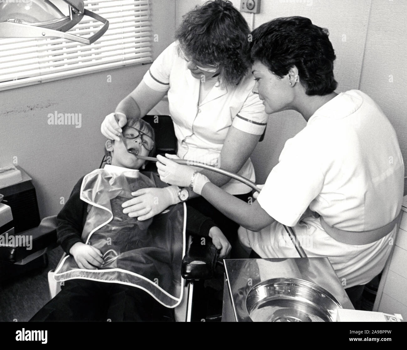 Mobile Dentist At Bestwood Park Health Centre Nottingham Uk Stock Photo Alamy