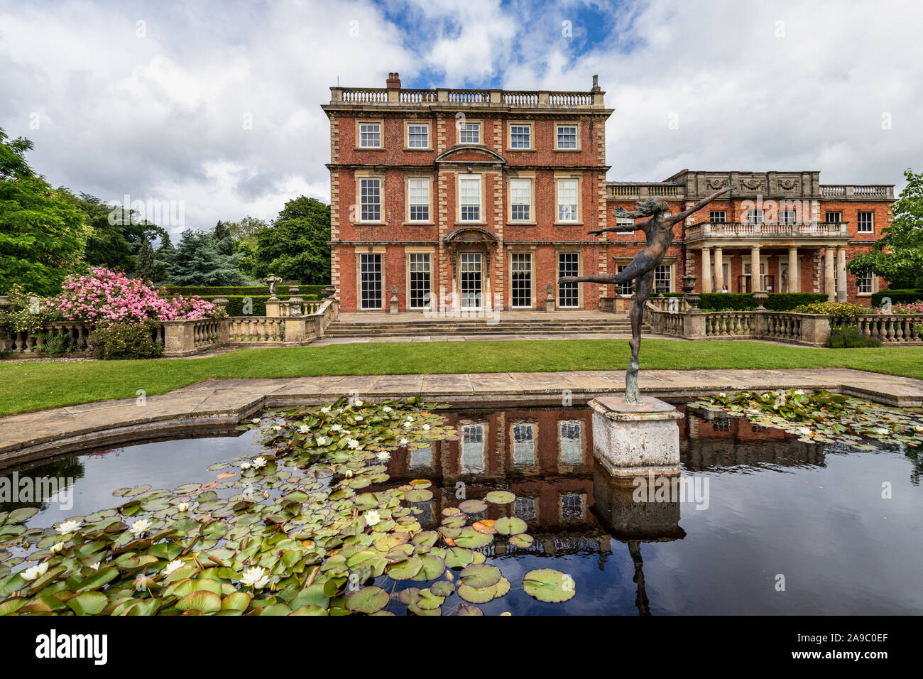 Pool and statue at Newby Hall, an 18th-century country house, situated beside the River Ure at Skelton-on-Ure, near Ripon in North Yorkshire, England. Stock Photo