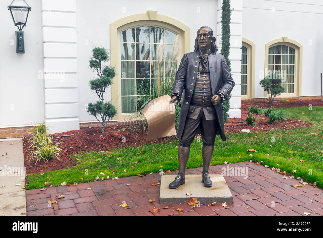 Fathers of the United States Benjamin Franklin, statue in front of a Philadelphia office ,Philadelphia, Pennsylvania, USA Stock Photo